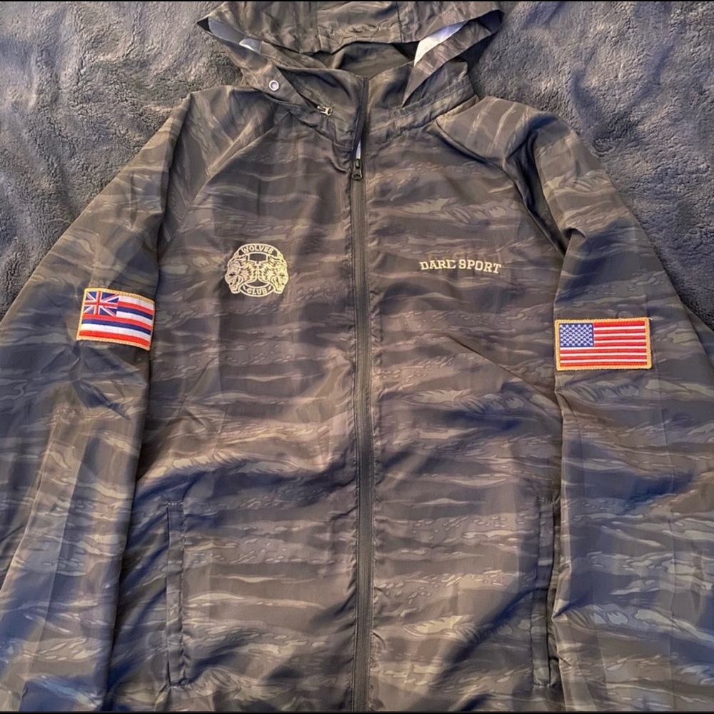 BRAND NEW Darc Sport Wolf Came Jacket.